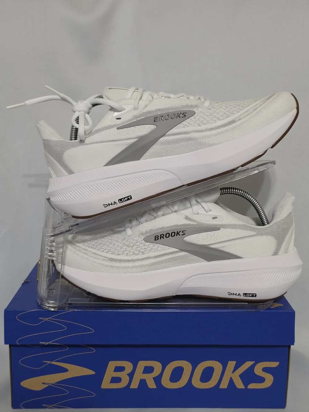 BROOKS Revel 9 White Gray Athletic Running Shoes US Women Size 10.5 (NWOT)